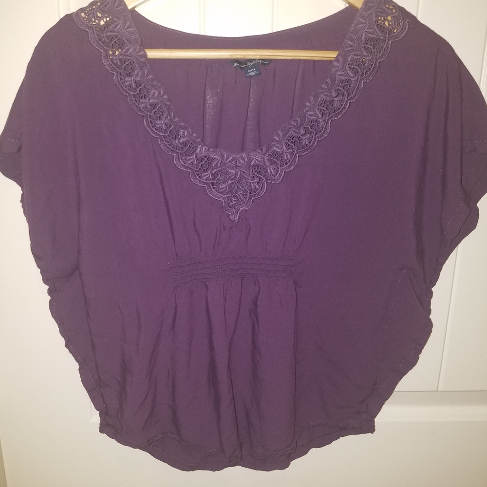 AMERICAN EAGLE curved hem purple top